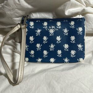 Brand New Coach Bold Flower Wristlet